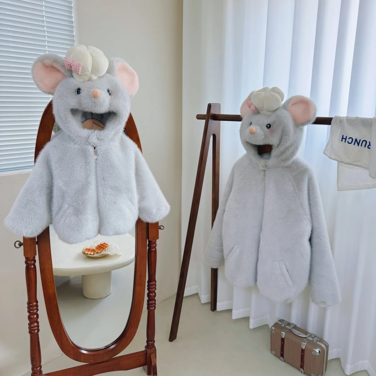 Family's High-End Jacket Kids Clothes Thick Baby Mouse Fur Parent Child Floral Spring Design Winter Coat Boy Girl
Family's High-End Jacket Kids Clothes Thick Baby Mouse Fur Parent Child Floral Spring Design Winter Coat Boy Girl