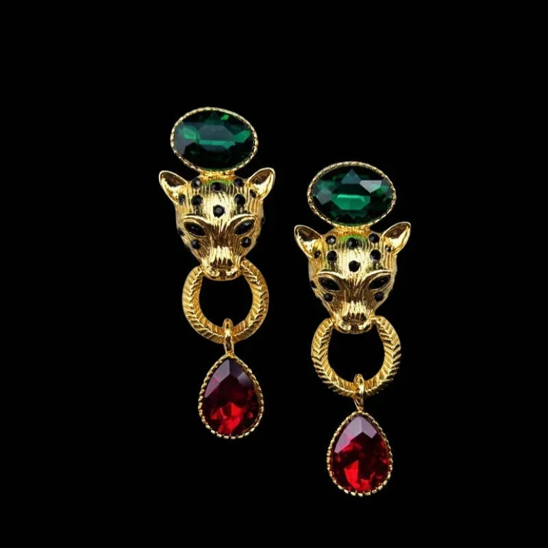 Vintage gold-plated light luxury and luxury 925 silver needle Jewelry earrings for women
Vintage gold-plated light luxury and luxury 925 silver needle Jewelry earrings for women