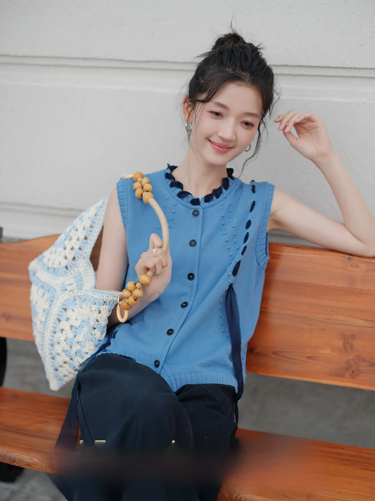 Blue Knitted Vest Women's College Style Retro Korean Summer Top Button Cotton Knitwear Medium Thickness round Neck Vest
Blue Knitted Vest Women's College Style Retro Korean Summer Top Button Cotton Knitwear Medium Thickness round Neck Vest