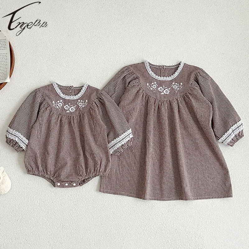 Embroidered Baby Girls Rompers Plaid Baby Girls Long Sleeves Romper Children Girls Dress Sister Spring Autumn Clothes
Embroidered Baby Girls Rompers Plaid Baby Girls Long Sleeves Romper Children Girls Dress Sister Spring Autumn Clothes