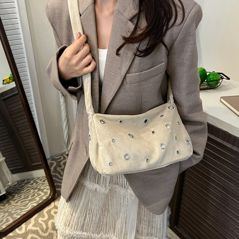 New cross-border trendy rivet shoulder bag for women in a spicy girl style2025New Autumn and Winter Fashion Retro Frosted Crossb
New cross-border trendy rivet shoulder bag for women in a spicy girl style2025New Autumn and Winter Fashion Retro Frosted Crossb