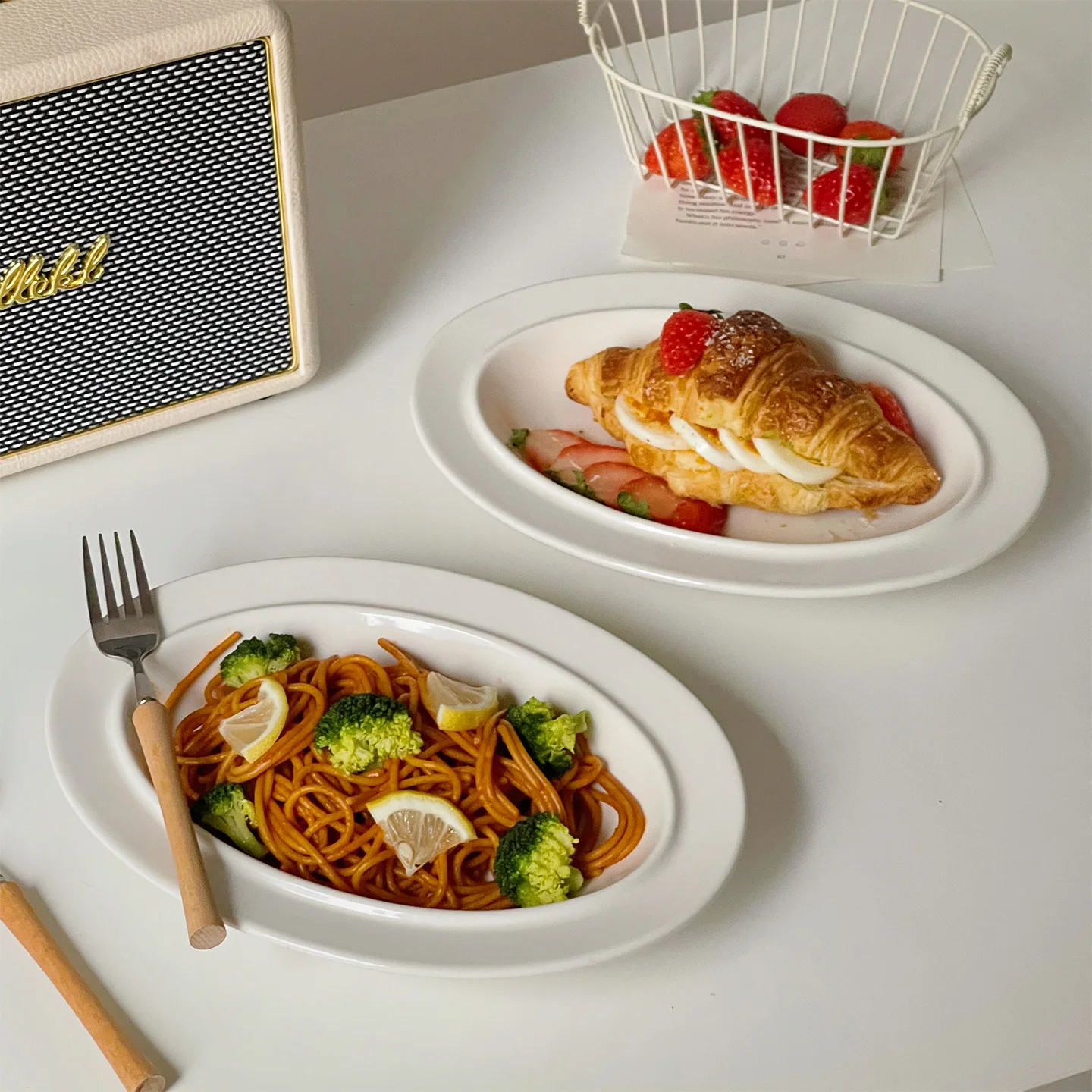 Ins White Oval Tableware Korean Household Large Capacity Fish Plates Simple Ceramic Versatile Western Food Serving Plate
Ins White Oval Tableware Korean Household Large Capacity Fish Plates Simple Ceramic Versatile Western Food Serving Plate