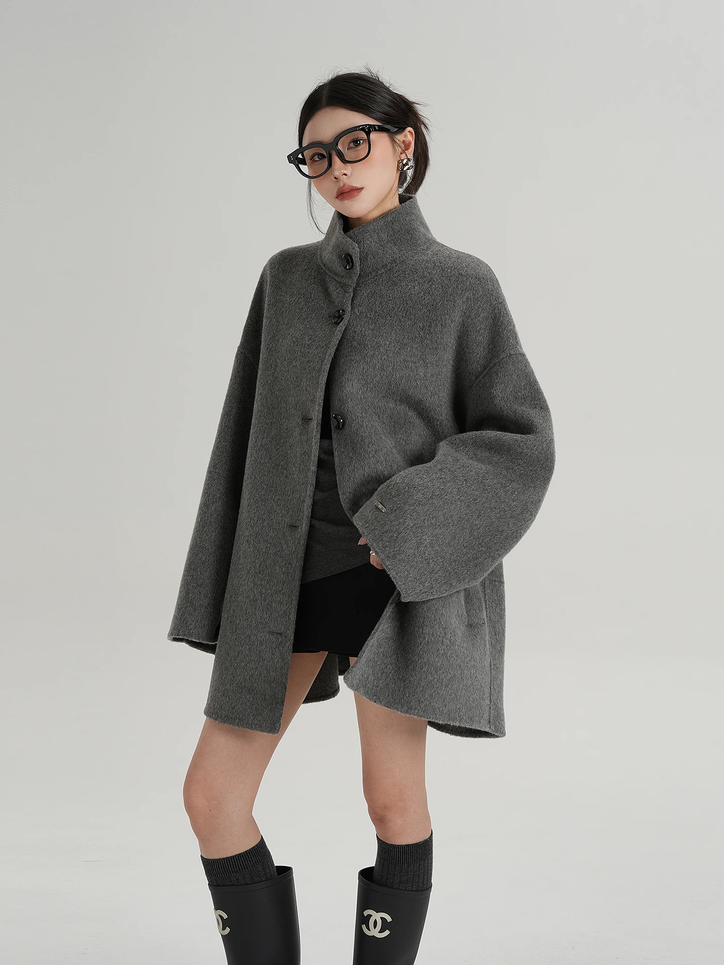 SRYS AME шерстяное двустороннее твидовое пальто с воротником-стойкой, свободное све, осенне-зимняя новая женская модная верхняя одежда
SRYS AME шерстяное двустороннее твидовое пальто с воротником-стойкой, свободное све, осенне-зимняя новая женская модная верхняя одежда