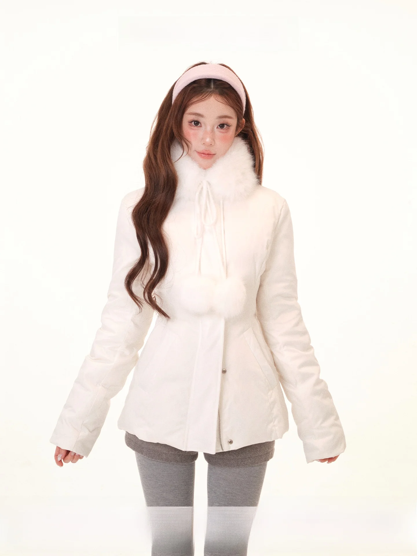 Warm Island Snow Night 90 White Duck down Mid-Length Waist-Cinching Stand Collar down Jacket with Built-In Gloves Fur Trimmed
Warm Island Snow Night 90 White Duck down Mid-Length Waist-Cinching Stand Collar down Jacket with Built-In Gloves Fur Trimmed