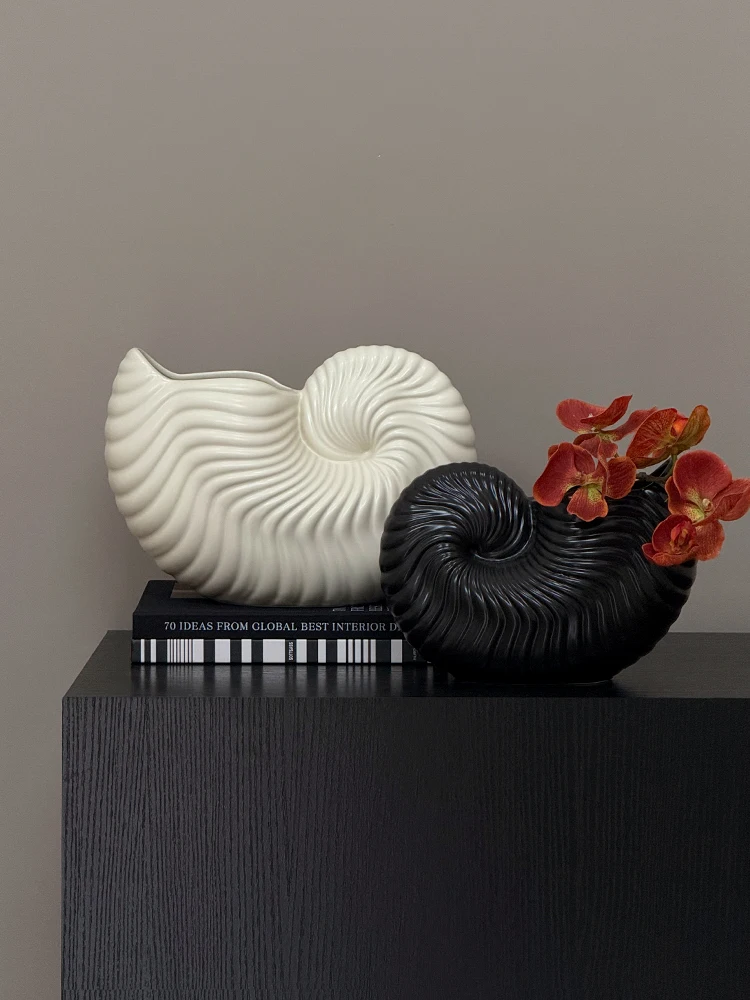 Miyu Conch Flower Vase Luxury Creative Home Decor Living Room Personalized Flower Holder French Sle Cerc Desktop Ornament
Miyu Conch Flower Vase Luxury Creative Home Decor Living Room Personalized Flower Holder French Sle Cerc Desktop Ornament