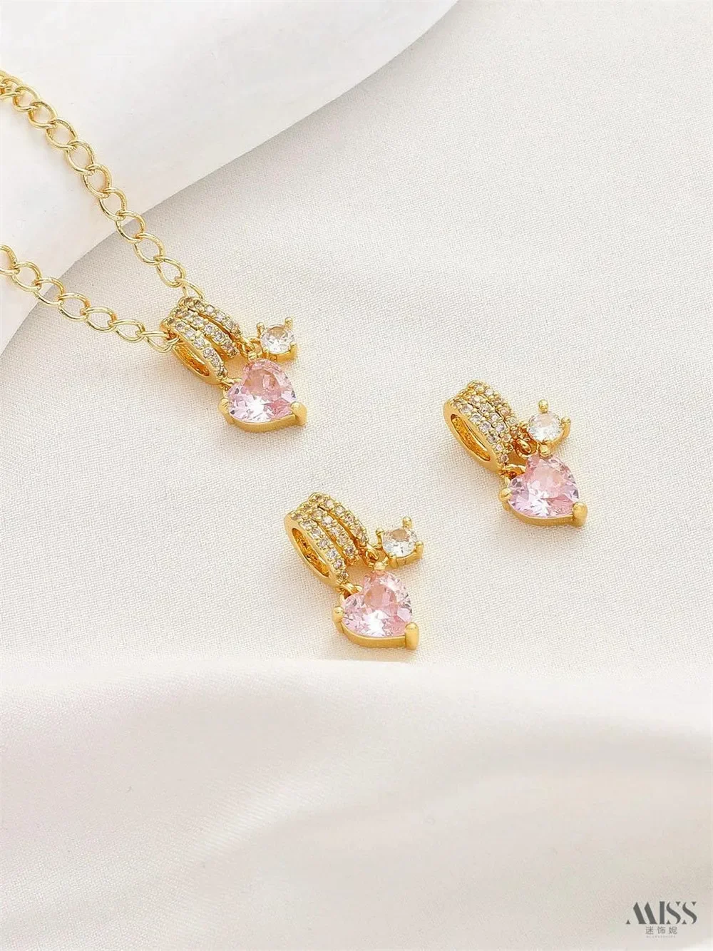 18K Plated Real Gold Color Retention Zircon Shell Love Butterfly Elephant Square Tag Pendant DIY Necklace Pendant Accessories
18K Plated Real Gold Color Retention Zircon Shell Love Butterfly Elephant Square Tag Pendant DIY Necklace Pendant Accessories