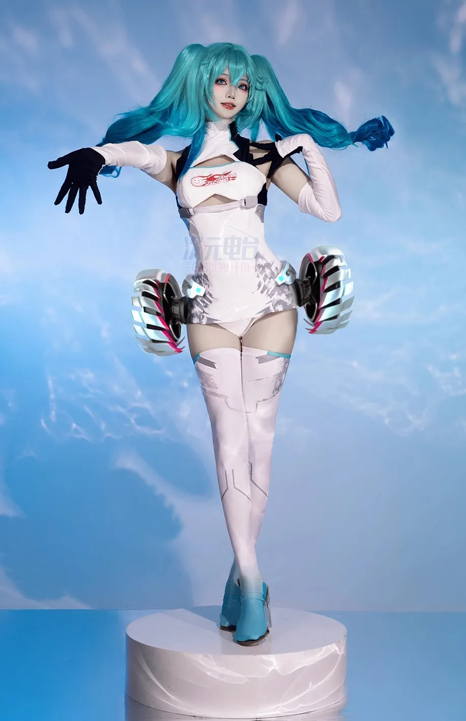 Аниме Racing Miku костюмы для косплея женские сексуальные кожаные боди носки перчатки костюм кролик девушка сексуальный комбинезон костюм на Хэллоуин
Аниме Racing Miku костюмы для косплея женские сексуальные кожаные боди носки перчатки костюм кролик девушка сексуальный комбинезон костюм на Хэллоуин