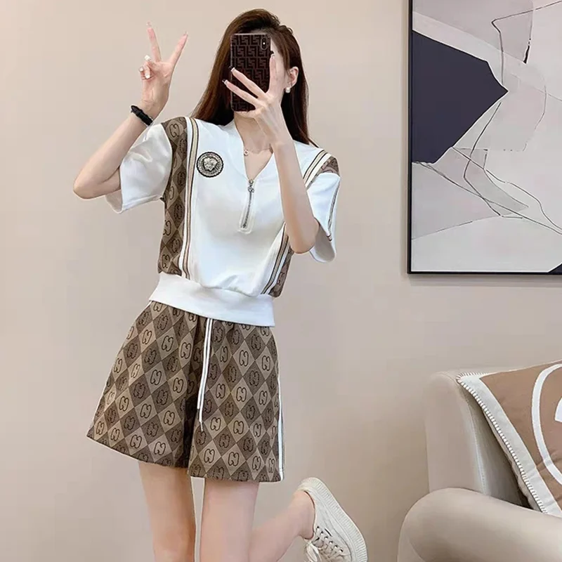 Ladies Casual Fashion Patchwork Two-piece Suit 2025 Summer New Sporty Chic Letter Zipper Short Sleeve Short Sets Women Clothes
Ladies Casual Fashion Patchwork Two-piece Suit 2025 Summer New Sporty Chic Letter Zipper Short Sleeve Short Sets Women Clothes