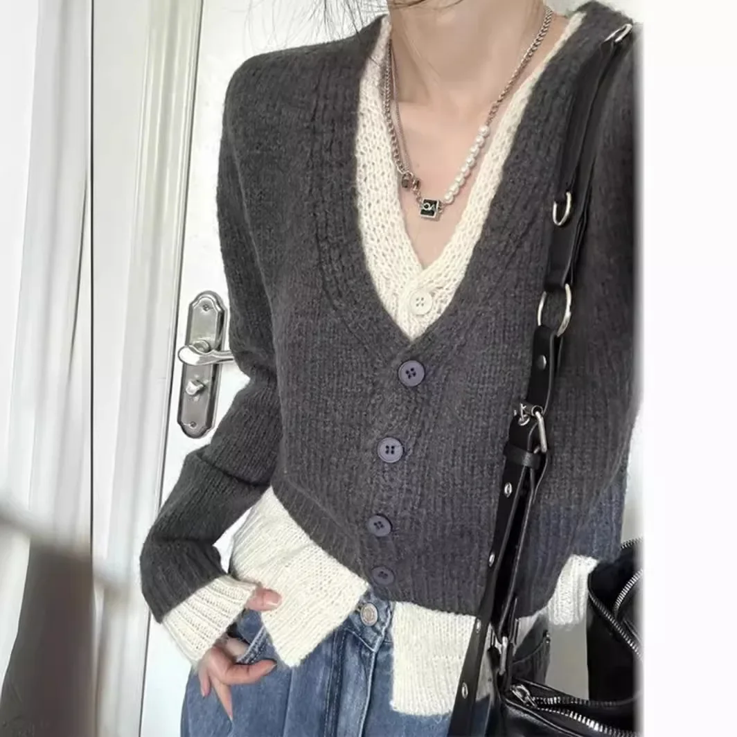Gray Fake Two Pieces Inner wear Knit cardigan Women 2024 Spring and Autumn Small V-neck Base Top Sweater Outerwear
Gray Fake Two Pieces Inner wear Knit cardigan Women 2024 Spring and Autumn Small V-neck Base Top Sweater Outerwear