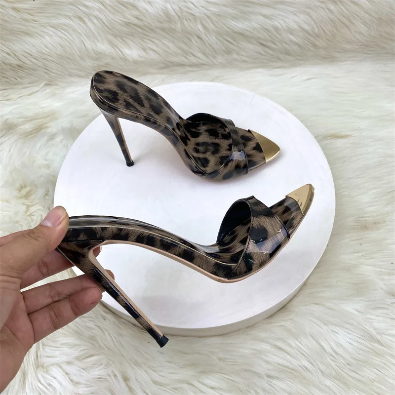 12CM Pointed Stiletto Leopard Print Women's Slippers Fashionable Leopard Print High Heel Small Pointed Sandals
12CM Pointed Stiletto Leopard Print Women's Slippers Fashionable Leopard Print High Heel Small Pointed Sandals