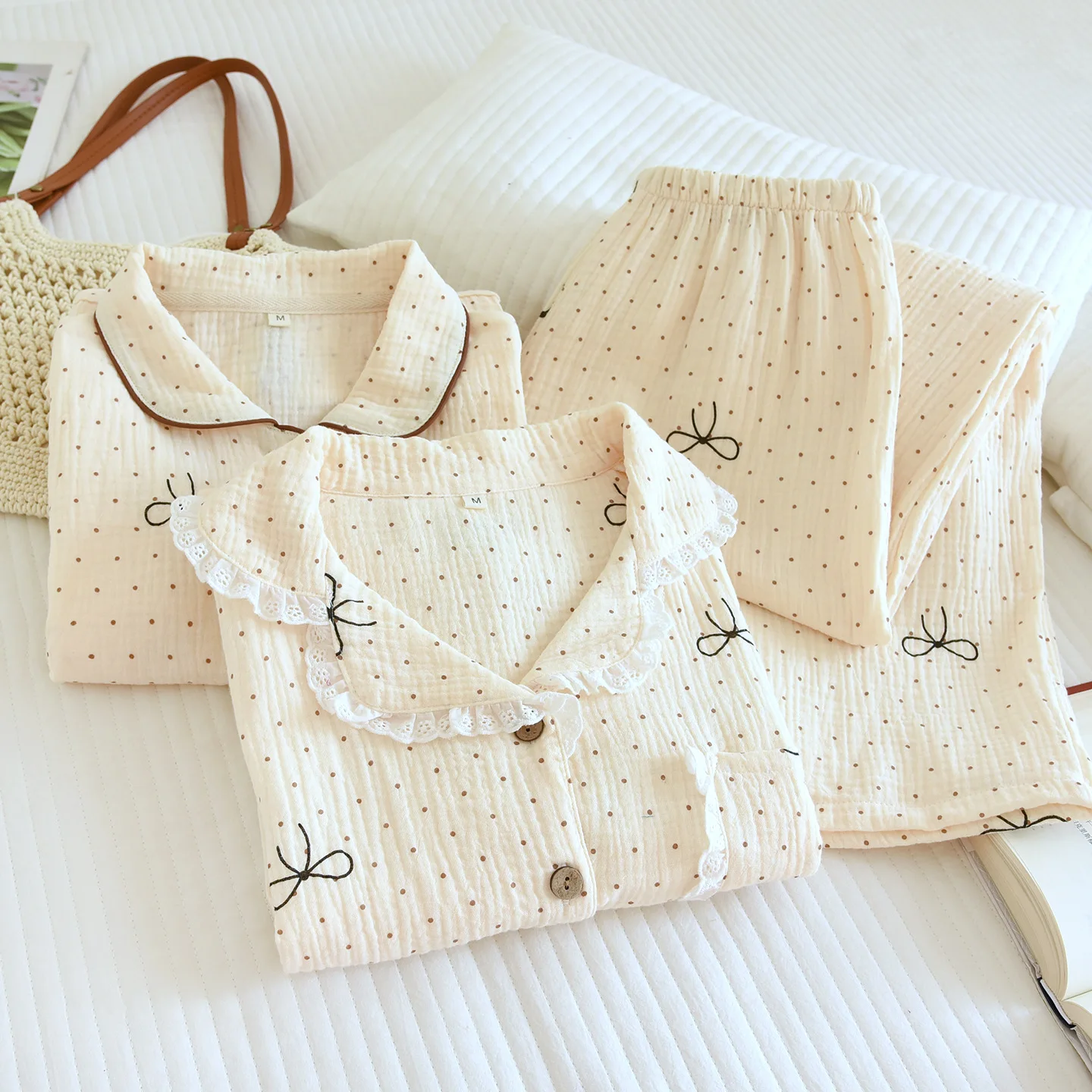 Женские хлопковые пижамы в горошек с бантом и принтом, домашние женские пижамы, одежда для дома, осенняя одежда для сна
Женские хлопковые пижамы в горошек с бантом и принтом, домашние женские пижамы, одежда для дома, осенняя одежда для сна