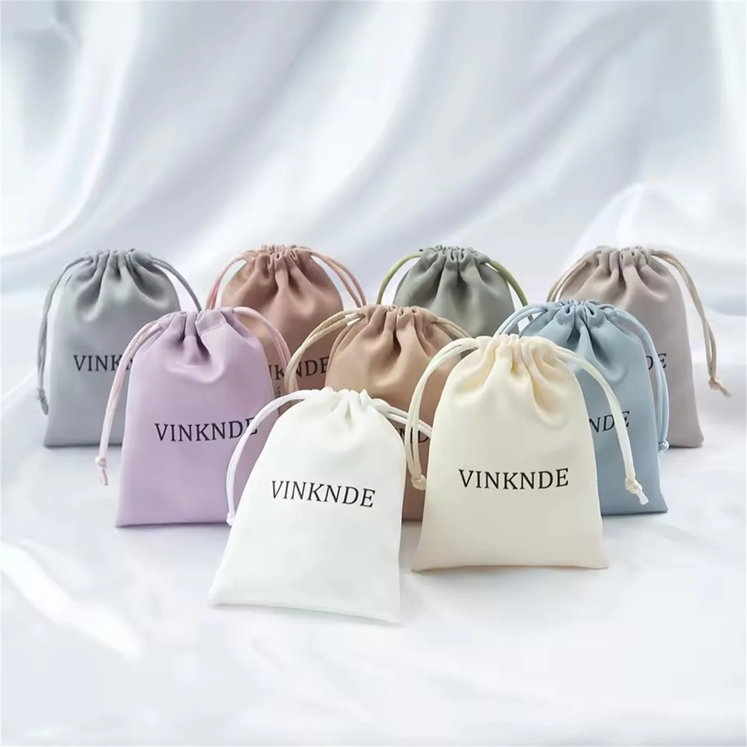 100pcs Personalized Logo Brand Drawstring Gift Wedding Favor Candy Bags 7X9cm Jewelry Packaging Pouches Silk Satin Cosmetic Bag
100pcs Personalized Logo Brand Drawstring Gift Wedding Favor Candy Bags 7X9cm Jewelry Packaging Pouches Silk Satin Cosmetic Bag
