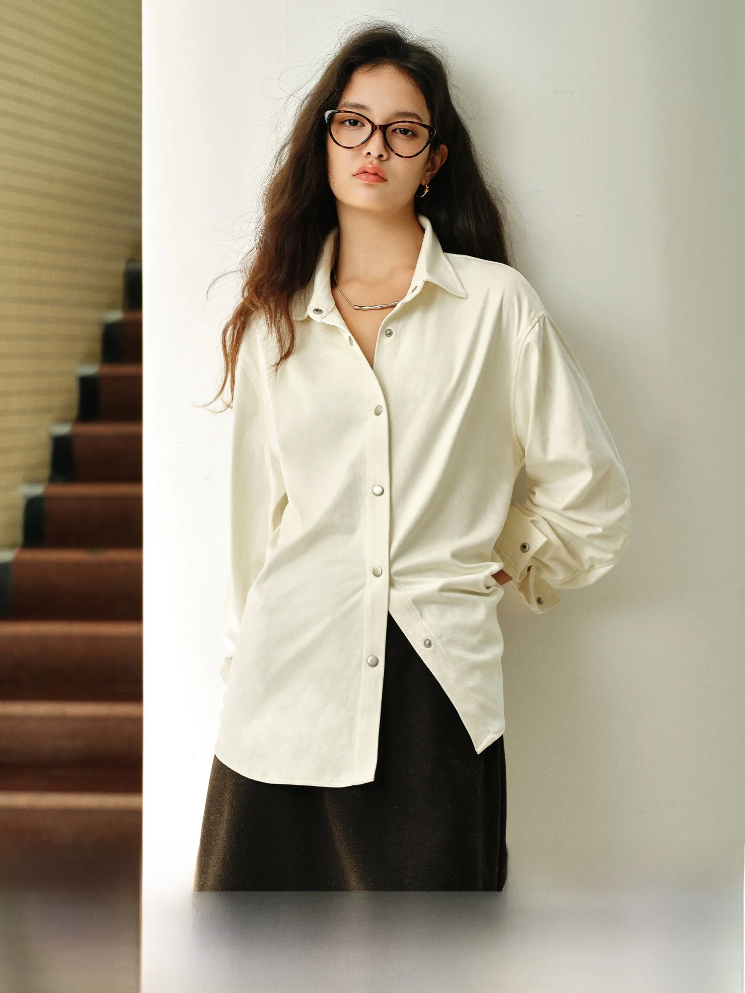 Классический вельветовый топ свободного кроя с воротником из овчины, универсальный осенний топ, простой стильный женский премиум-топ из полиэфирного волокна
Классический вельветовый топ свободного кроя с воротником из овчины, универсальный осенний топ, простой стильный женский премиум-топ из полиэфирного волокна