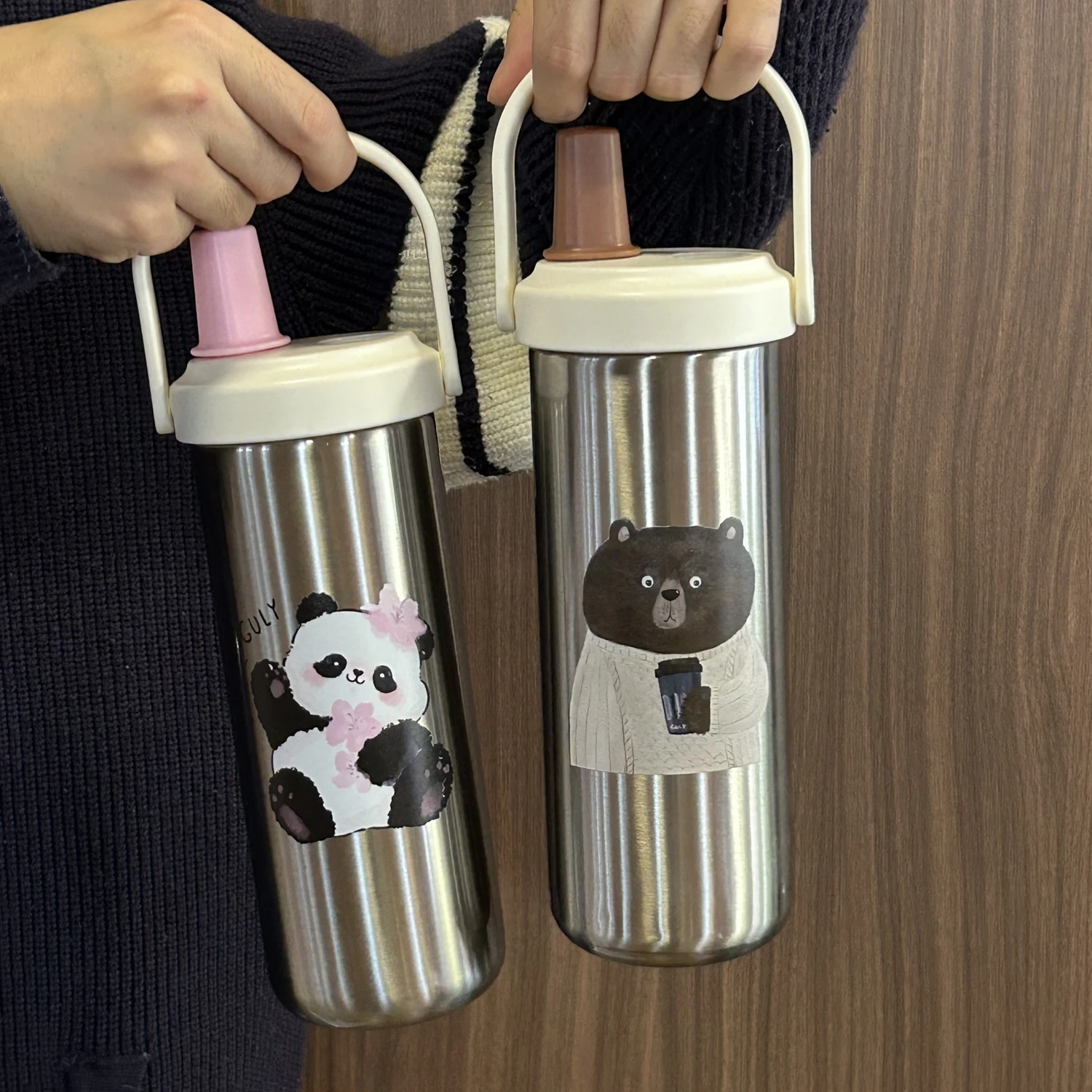 Термос-бутылка для воды с дизайном панды, из нержавеющей стали, для женщин, с боковой ручкой, для детского питания
Термос-бутылка для воды с дизайном панды, из нержавеющей стали, для женщин, с боковой ручкой, для детского питания