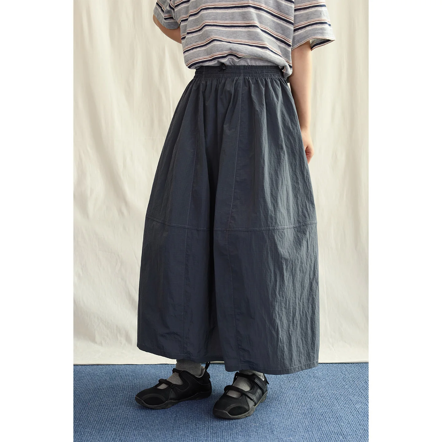 Легкая быстросохнущая женская летняя юбка-полусолнце из нейлона с текстурой в клетку и цветочным узором, свободного кроя, со средней талией
Легкая быстросохнущая женская летняя юбка-полусолнце из нейлона с текстурой в клетку и цветочным узором, свободного кроя, со средней талией