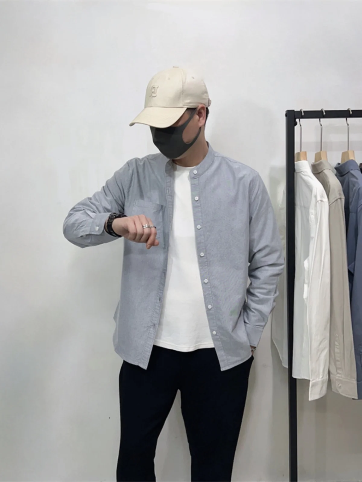 Мужская рубашка свободного кроя с длинным рукавом, воротником-стойкой, однотонная, повседневная, универсальная, износостойкая, в китайском стиле
Мужская рубашка свободного кроя с длинным рукавом, воротником-стойкой, однотонная, повседневная, универсальная, износостойкая, в китайском стиле