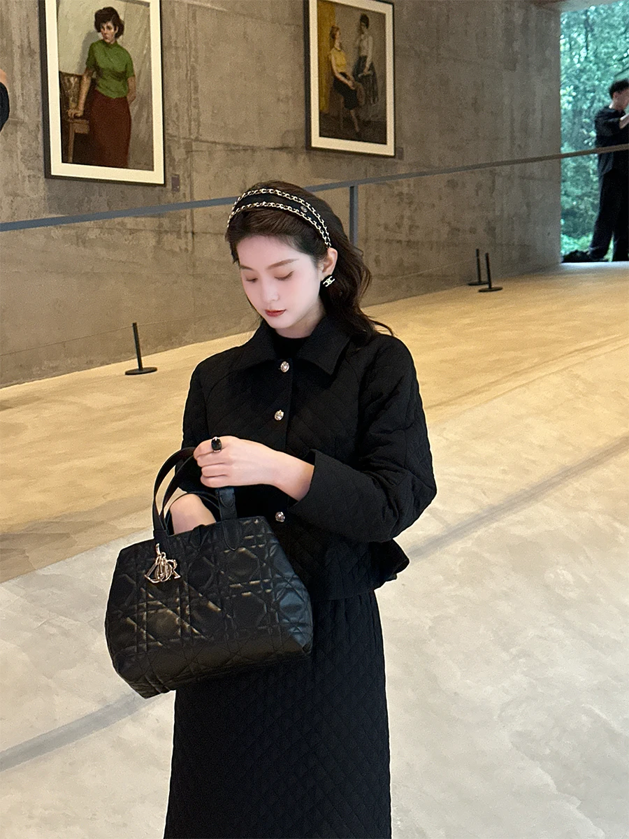 Комплект LZY Design: хлопковая куртка с ромбовидным узором и юбка с высокой талией, модный осенний женский наряд с длинными рукавами и отложным воротником
Комплект LZY Design: хлопковая куртка с ромбовидным узором и юбка с высокой талией, модный осенний женский наряд с длинными рукавами и отложным воротником