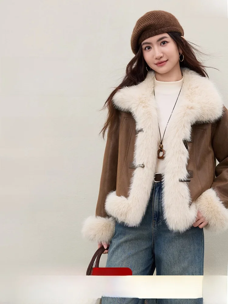 Теплая женская зимняя куртка из 90% белого пуха, новинка 2025 года, с отделкой из искусственного арктического меха, не объемная, модная, для повседневной носки
Теплая женская зимняя куртка из 90% белого пуха, новинка 2025 года, с отделкой из искусственного арктического меха, не объемная, модная, для повседневной носки