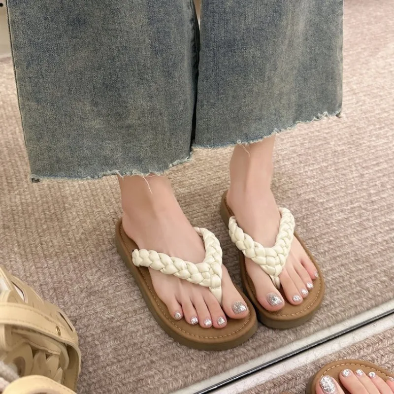 Summer Outdoor Casual Flip Flops Fashion Round Toe Sewing Women Slippers Novelty Pull on Flat Slides Shoes Solid Color Slippers
Summer Outdoor Casual Flip Flops Fashion Round Toe Sewing Women Slippers Novelty Pull on Flat Slides Shoes Solid Color Slippers