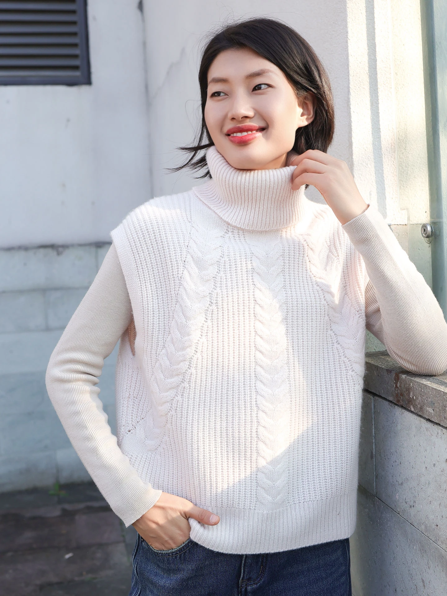 Модный жилет Camere с высоким воротником, женский осенне-зимний многослойный универсальный вязаный свитер прямого кроя Briti Sle
Модный жилет Camere с высоким воротником, женский осенне-зимний многослойный универсальный вязаный свитер прямого кроя Briti Sle