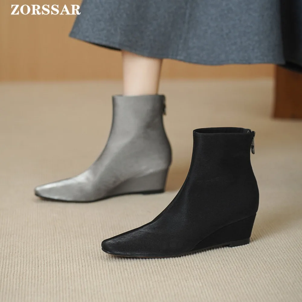 2025 Winter Classic Chelsea Boots for Woman Cow Leather Pointed Toe Wedges Ankle Boots Simple Comfortable Cowboy Boots Female
2025 Winter Classic Chelsea Boots for Woman Cow Leather Pointed Toe Wedges Ankle Boots Simple Comfortable Cowboy Boots Female