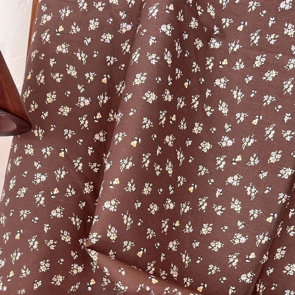 100% хлопок, ткань с цифровым принтом 60-х годов, винтажная кофейная маленькая женская детская одежда с цветочным принтом, одежда для родителей и детей, ткань для шитья
100% хлопок, ткань с цифровым принтом 60-х годов, винтажная кофейная маленькая женская детская одежда с цветочным принтом, одежда для родителей и детей, ткань для шитья