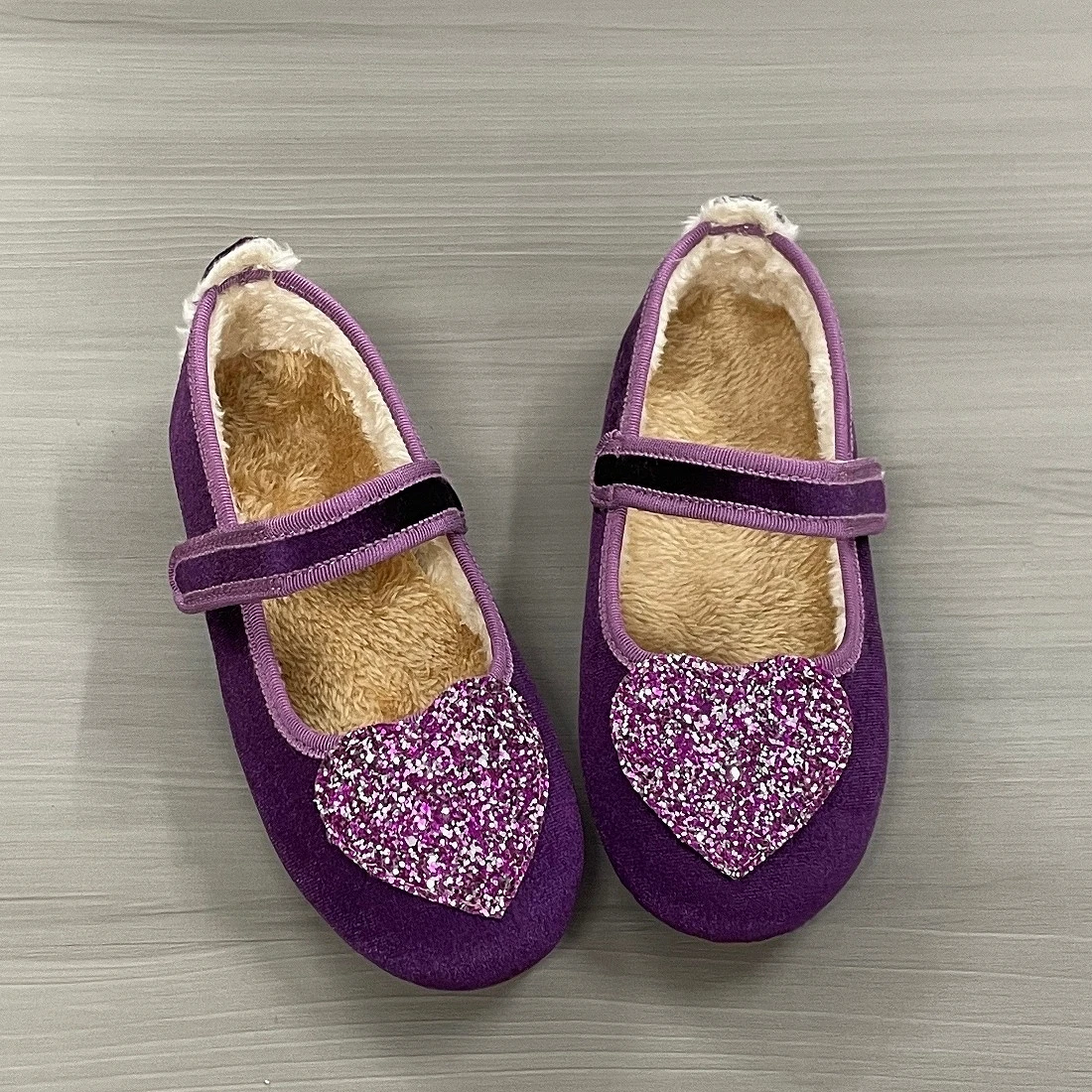Xingliupi Children's Princess Shoes Outdoor Dancing Performance Shoes Women's Shoes Velvet Plush Heart Accessories Girl Shoes
Xingliupi Children's Princess Shoes Outdoor Dancing Performance Shoes Women's Shoes Velvet Plush Heart Accessories Girl Shoes