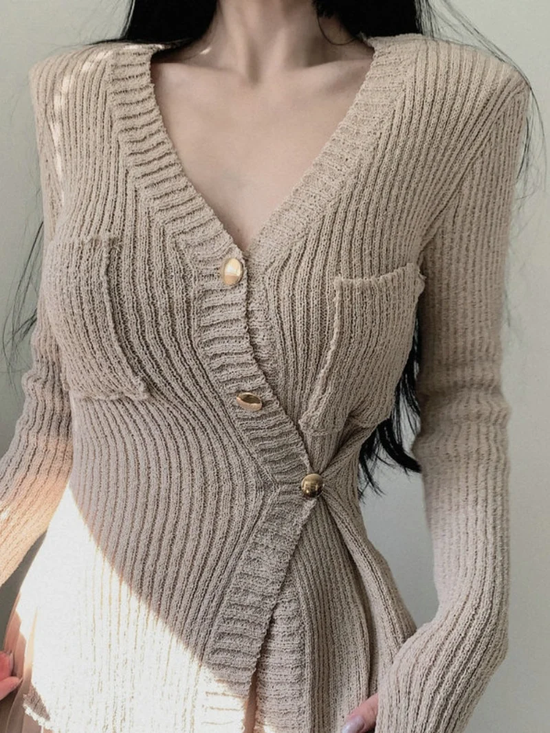 Золотистый однотонный вязаный топ с V-образным вырезом, длинными рукавами, эластичный, приталенный, с боковым разрезом, повседневный, для офиса, модный
Золотистый однотонный вязаный топ с V-образным вырезом, длинными рукавами, эластичный, приталенный, с боковым разрезом, повседневный, для офиса, модный