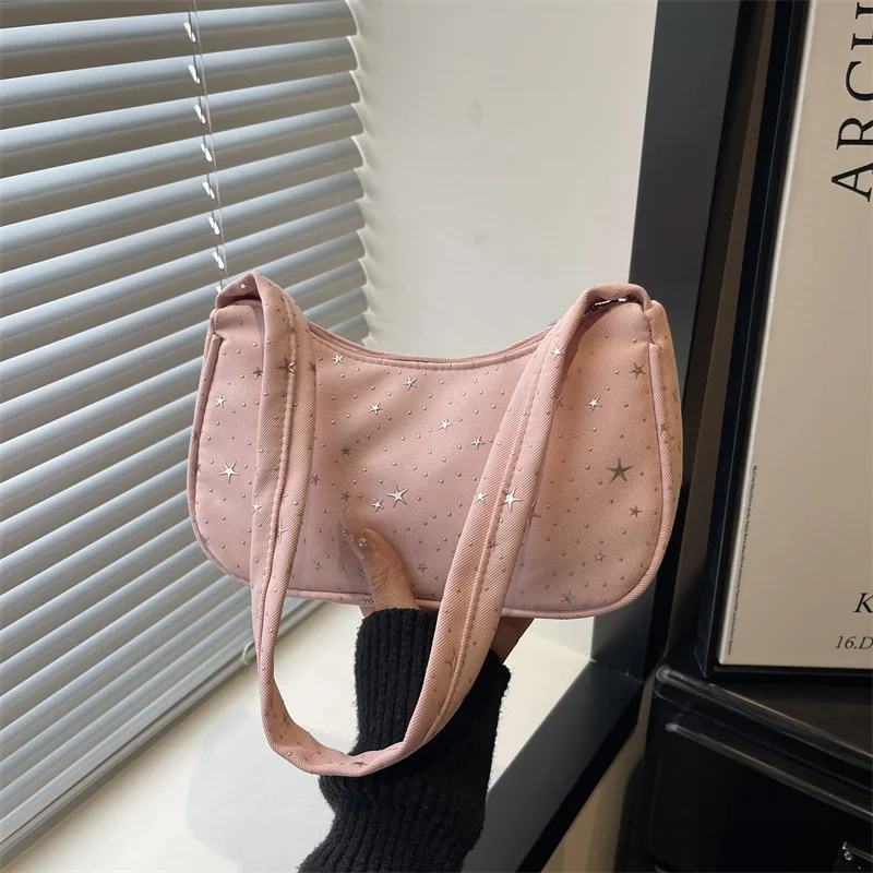 Foreign style dumpling bag women's 2026 new trendy versatile shoulder bag daily messenger bag large capacity light luxury tote bag
Foreign style dumpling bag women's 2026 new trendy versatile shoulder bag daily messenger bag large capacity light luxury tote bag