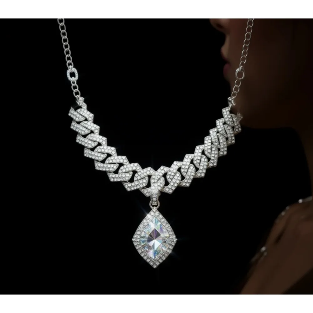 Мужская цепочка Cuban Link с кристаллами, серебряное ожерелье Miami, украшенное бриллиантами, в стиле хип-хоп, подарочная коробка для женщин
Мужская цепочка Cuban Link с кристаллами, серебряное ожерелье Miami, украшенное бриллиантами, в стиле хип-хоп, подарочная коробка для женщин