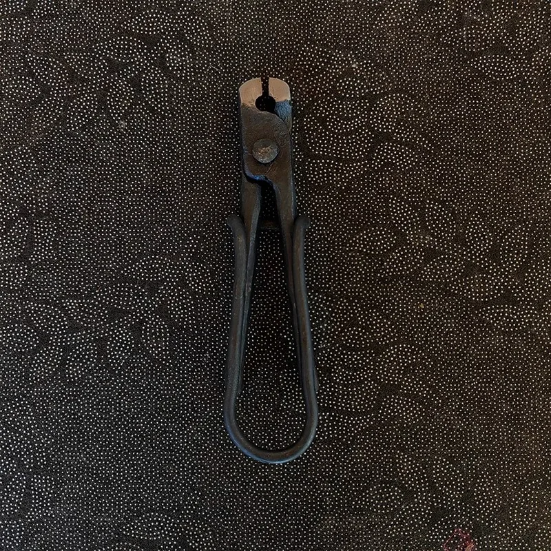 Drawing pliers Gold and silver tools Drawing pliers Drawing board Hand forged Jewelry silver pot tools
Drawing pliers Gold and silver tools Drawing pliers Drawing board Hand forged Jewelry silver pot tools