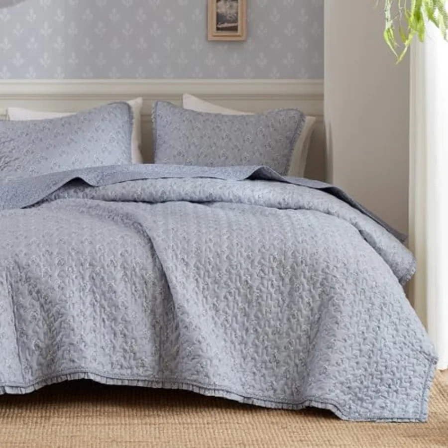 Vintage Floral Quilt Set Size Reversible Bedding and Lightweight Bedspread Set Traditional Block Print Coverlets with Ruffled E
Vintage Floral Quilt Set Size Reversible Bedding and Lightweight Bedspread Set Traditional Block Print Coverlets with Ruffled E