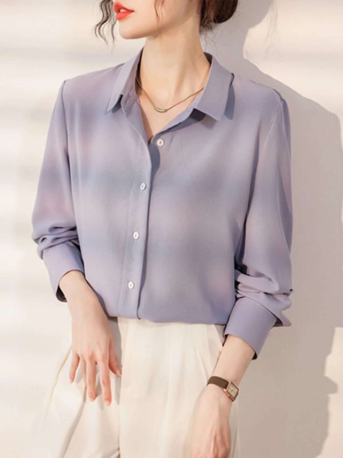 Синяя профессиональная офисная блузка для женщин, весна-осень, новая модель, прямой крой, высококачественная, для офиса, для ношения под верхней одеждой
Синяя профессиональная офисная блузка для женщин, весна-осень, новая модель, прямой крой, высококачественная, для офиса, для ношения под верхней одеждой