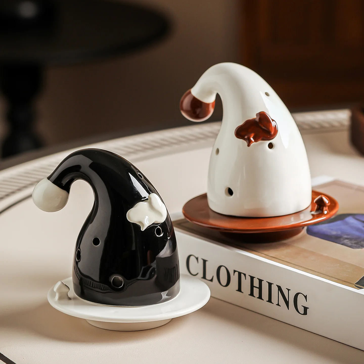 Высококачественная шляпа ведьмы, банка для зубочисток, мультяшная банка для дома, гостиной, картридж с зубной нитью, креативное украшение для рабочего стола, хранение ватных тампонов
Высококачественная шляпа ведьмы, банка для зубочисток, мультяшная банка для дома, гостиной, картридж с зубной нитью, креативное украшение для рабочего стола, хранение ватных тампонов