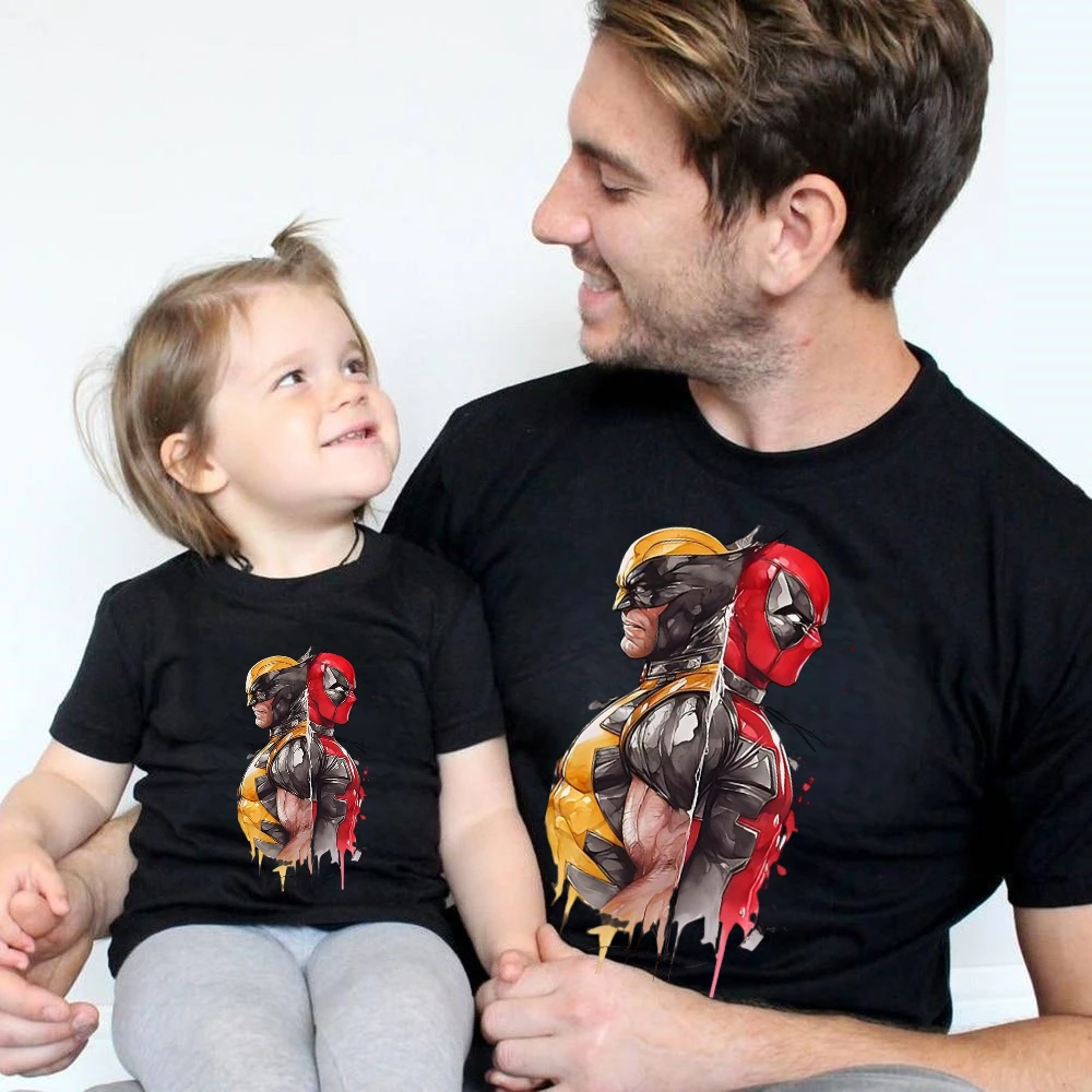 Хлопковая футболка с графическим принтом из фильма Marvel «Дэдпул и Росомаха», летняя и осенняя одинаковая одежда для всей семьи, футболка унисекс для родителей и детей
Хлопковая футболка с графическим принтом из фильма Marvel «Дэдпул и Росомаха», летняя и осенняя одинаковая одежда для всей семьи, футболка унисекс для родителей и детей