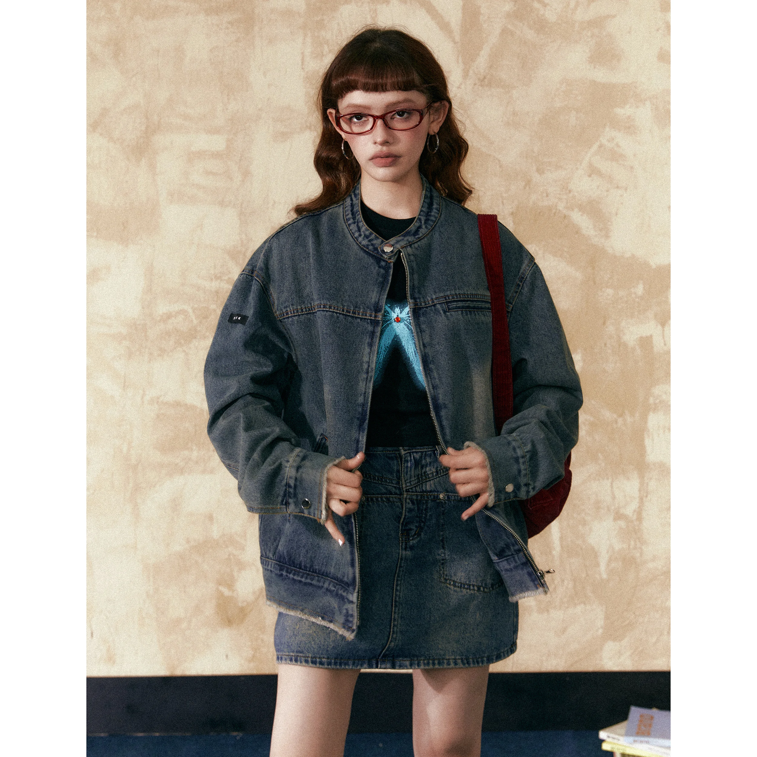 Denim jackettop women's design sense American retro old loose spring and autumn coat new stand-up collar single-breasted fashion
Denim jackettop women's design sense American retro old loose spring and autumn coat new stand-up collar single-breasted fashion