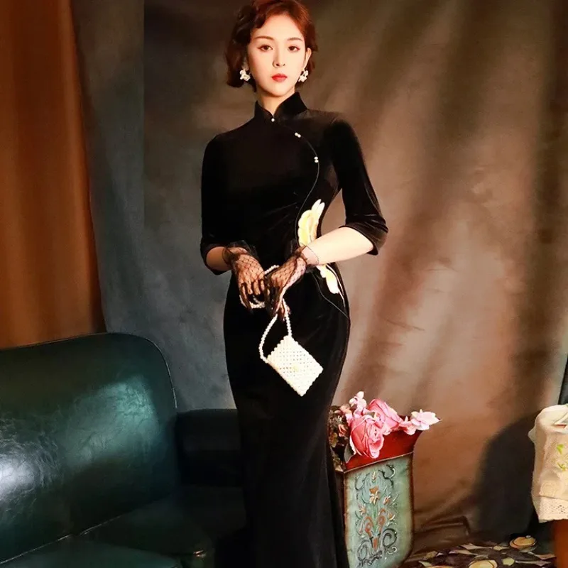 Black Velvet Cheongsam Silk Qipao Autumn 2023 New Retro Improved Long Sleeve High-end Fishtail Dress Women's Long Qipao
Black Velvet Cheongsam Silk Qipao Autumn 2023 New Retro Improved Long Sleeve High-end Fishtail Dress Women's Long Qipao