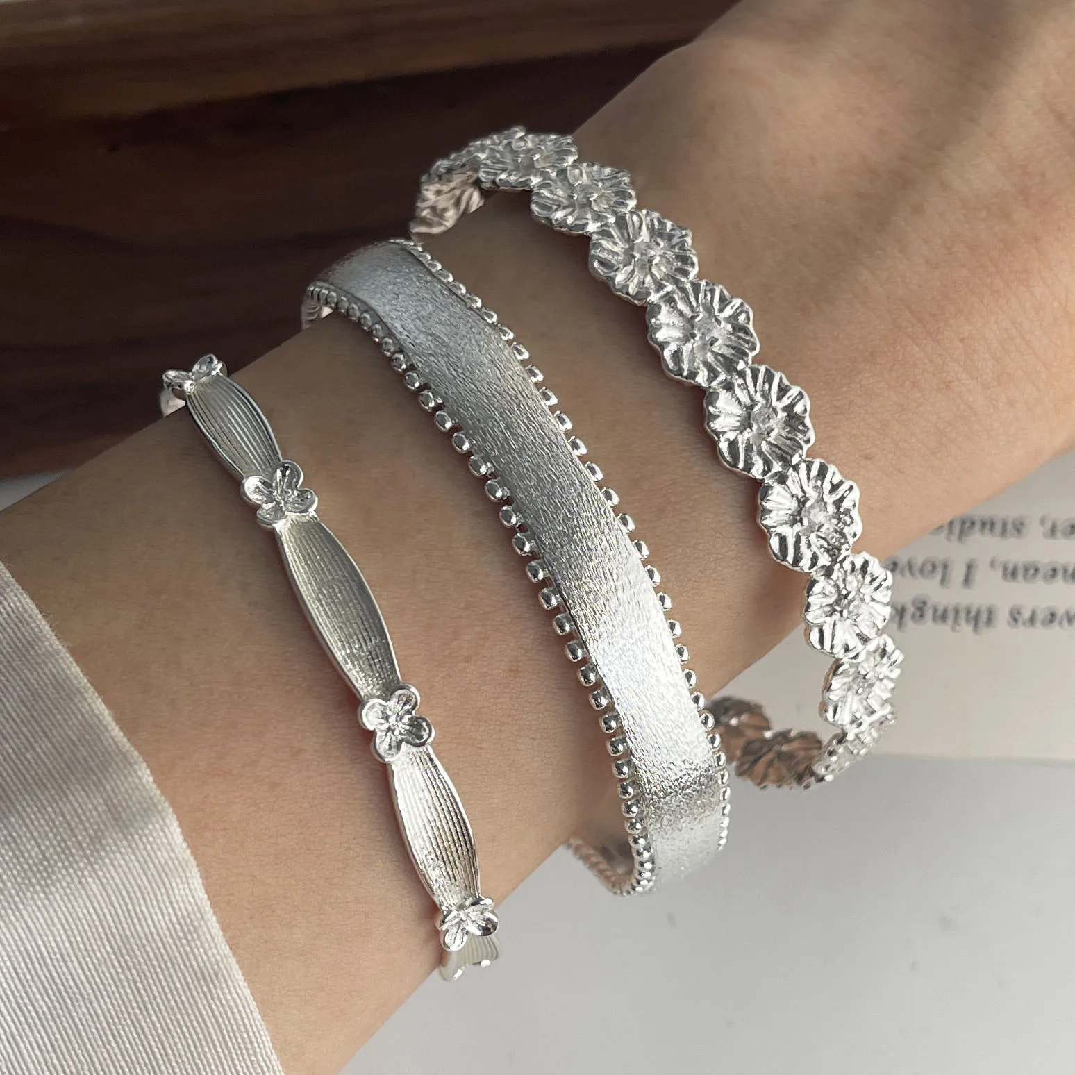 100% Solid 925 Sterling Silver Retro Bracelet for Women Men Vintage Handmade Flower Shape Bracelet Birthday Gift
100% Solid 925 Sterling Silver Retro Bracelet for Women Men Vintage Handmade Flower Shape Bracelet Birthday Gift