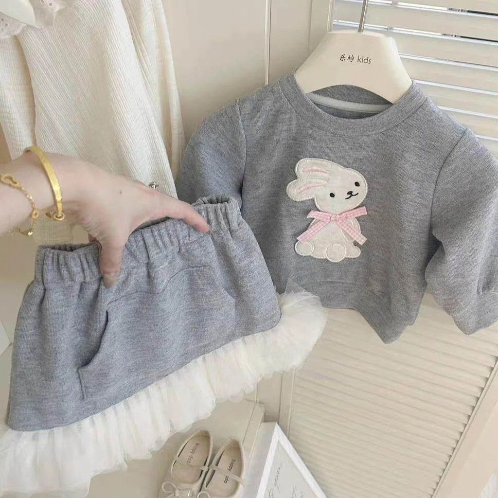 Корейский комплект для девочек на весну-осень: юбка с кружевной отделкой и свитшот, модная детская одежда, комплект из двух предметов
Корейский комплект для девочек на весну-осень: юбка с кружевной отделкой и свитшот, модная детская одежда, комплект из двух предметов