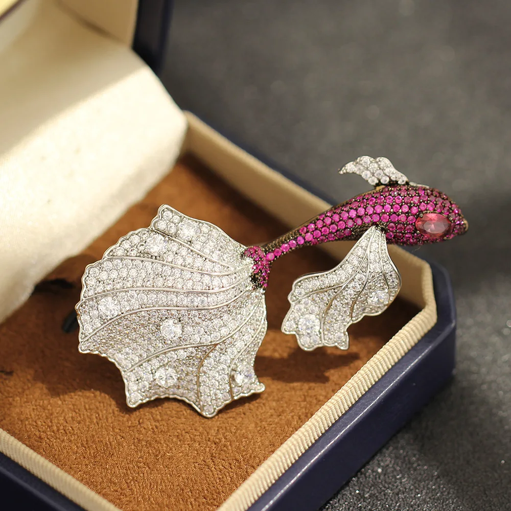 Elegant Zircon Red Koi Brooch, High-end Luxury Phoenix Tail Goldfish Pin for Women Men
Elegant Zircon Red Koi Brooch, High-end Luxury Phoenix Tail Goldfish Pin for Women Men