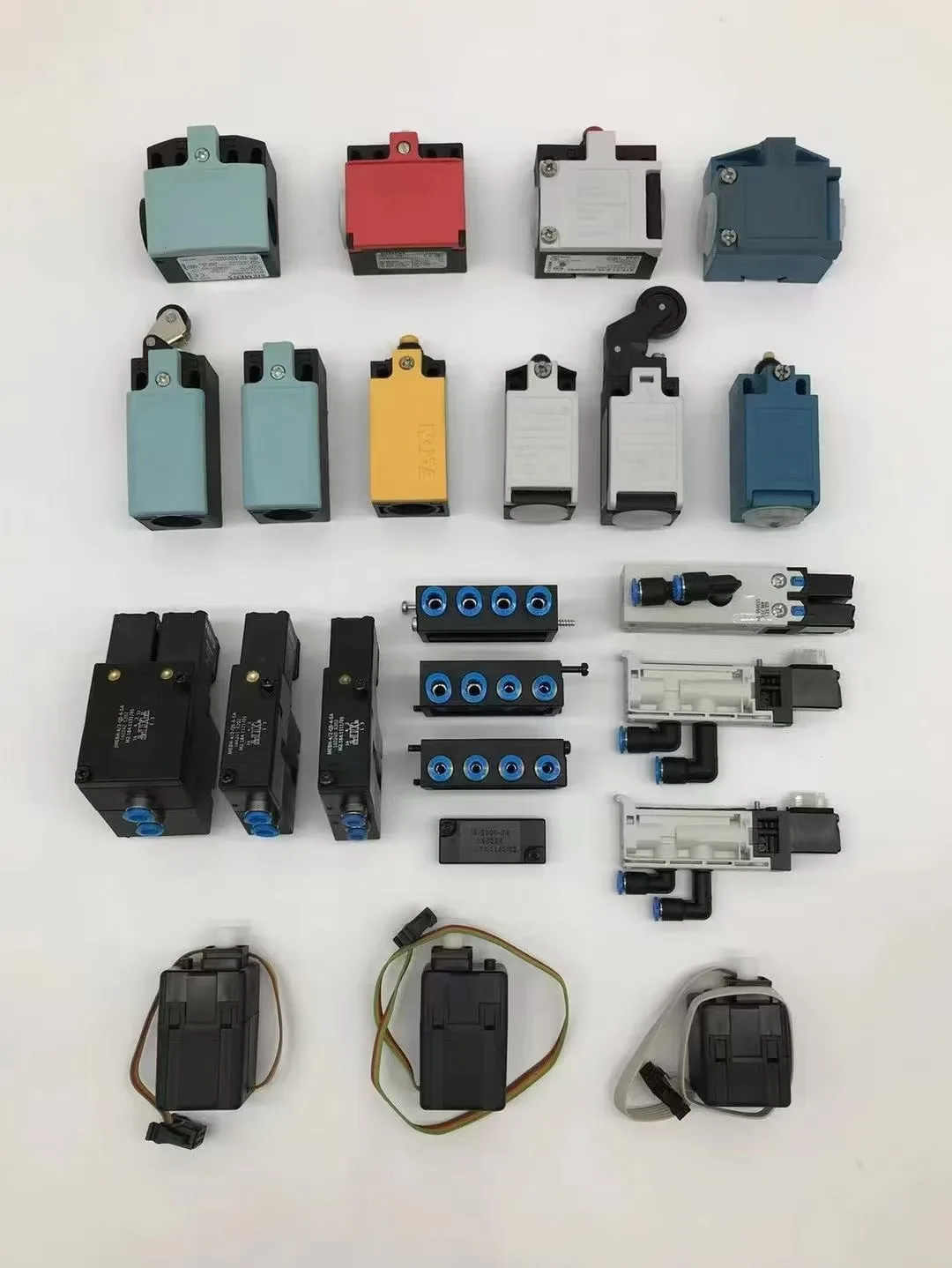 Heidelberg Solenoid Valve G2.335.491/01 G2.335.491 for Heidelberg Machinery Parts
Heidelberg Solenoid Valve G2.335.491/01 G2.335.491 for Heidelberg Machinery Parts