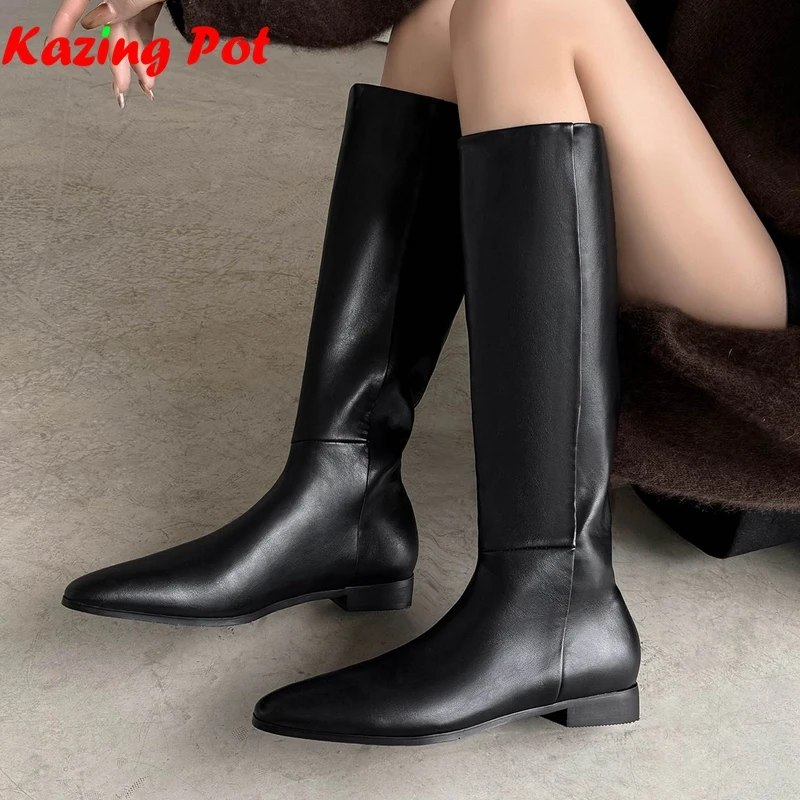 Микрофибра 2026, модные ботинки на толстом низком каблуке с круглым носком, сохраняющие тепло, осенне-зимняя обувь, брендовые женские сапоги до колена в лаконичном стиле
Микрофибра 2026, модные ботинки на толстом низком каблуке с круглым носком, сохраняющие тепло, осенне-зимняя обувь, брендовые женские сапоги до колена в лаконичном стиле