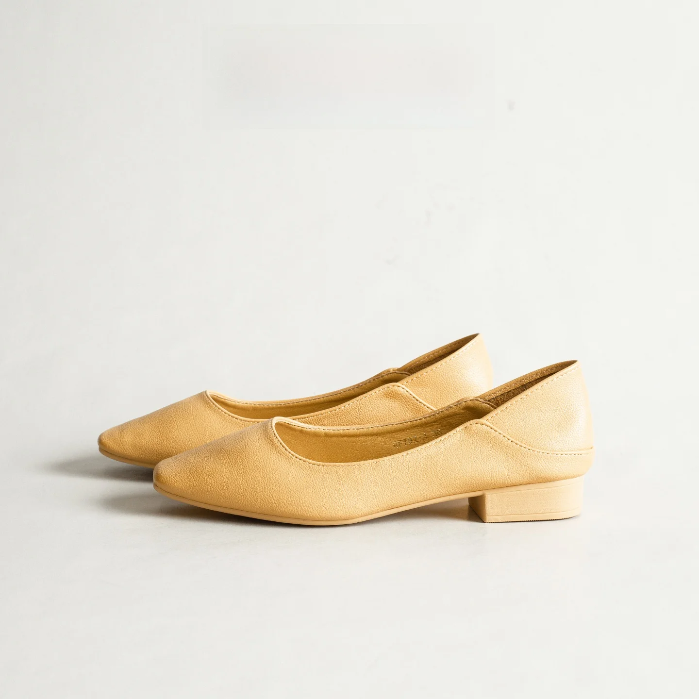 Yellow Slip-On Single Shoes Women's 2025 New Square Head Thick Heel Elegantly Versatile Lazy One-Touch Mary Jane Shoes
Yellow Slip-On Single Shoes Women's 2025 New Square Head Thick Heel Elegantly Versatile Lazy One-Touch Mary Jane Shoes