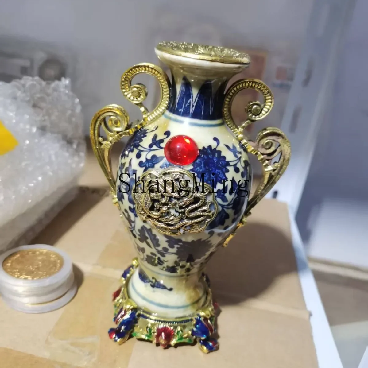 CLL wholesale gilt binaural porcelain vase handicraft ornament antique porcelain inlaid vase
CLL wholesale gilt binaural porcelain vase handicraft ornament antique porcelain inlaid vase