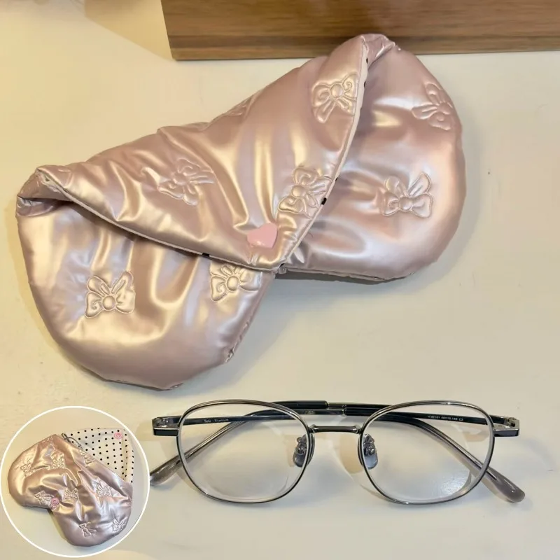 Sweet Heart Embossed Glasses Bag Cotton Padded Leather Eyeglasses Box Women Anti Crush Pink Sunglasses Storage Bag Zipper Pouch
Sweet Heart Embossed Glasses Bag Cotton Padded Leather Eyeglasses Box Women Anti Crush Pink Sunglasses Storage Bag Zipper Pouch