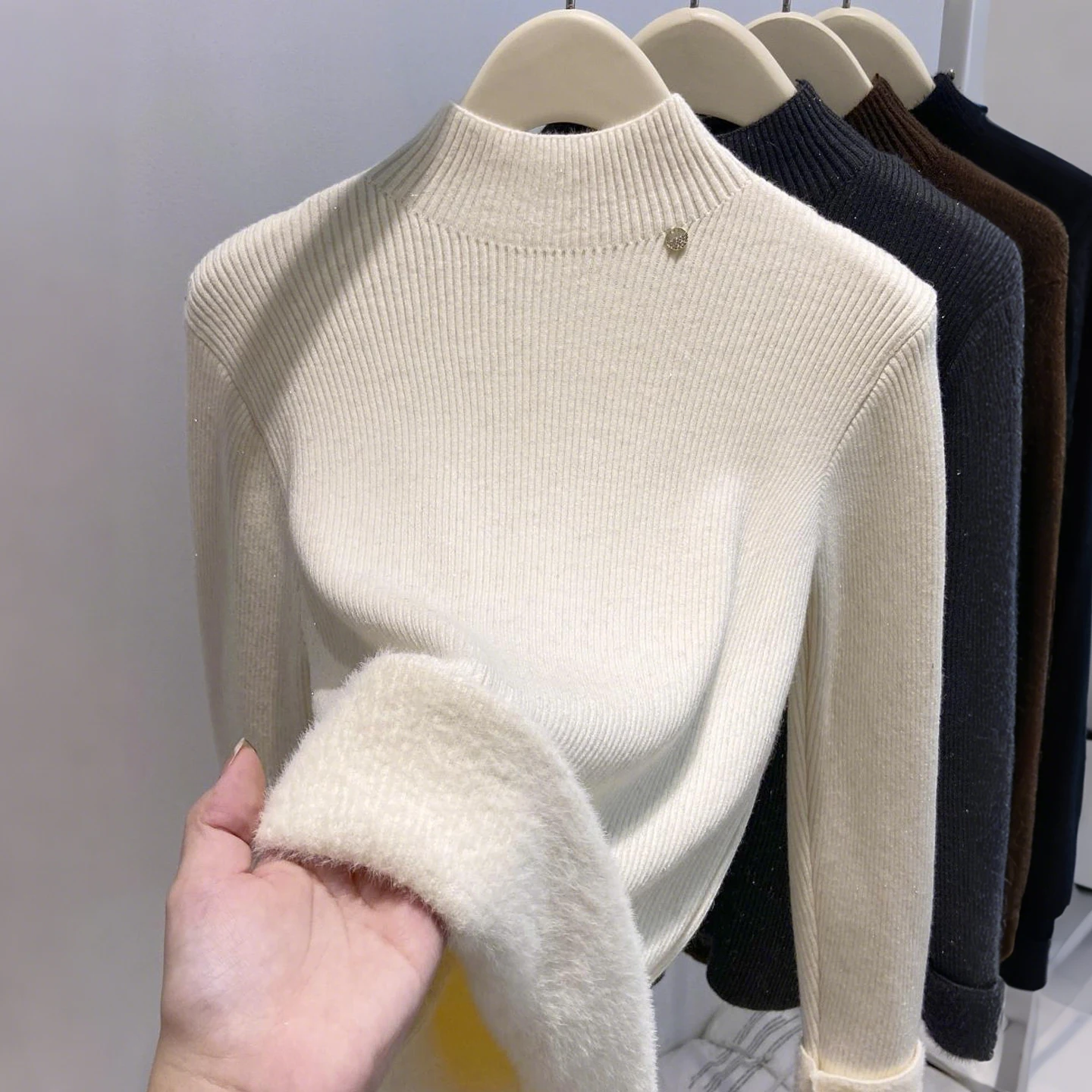 Женский вязаный свитер Fce на подкладке Thiened Long Sve с высоким воротником, осень-зима, модная облегающая основа, внутренняя одежда
Женский вязаный свитер Fce на подкладке Thiened Long Sve с высоким воротником, осень-зима, модная облегающая основа, внутренняя одежда