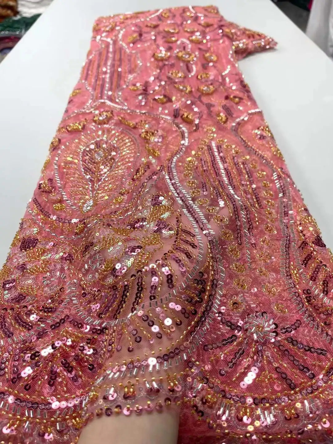 French Tulle Lace Fabric Sequins Beaded Groom Emroiderey African Mesh Lace Fabric High Quality Sequins Lace For Nigerian Wedding
French Tulle Lace Fabric Sequins Beaded Groom Emroiderey African Mesh Lace Fabric High Quality Sequins Lace For Nigerian Wedding