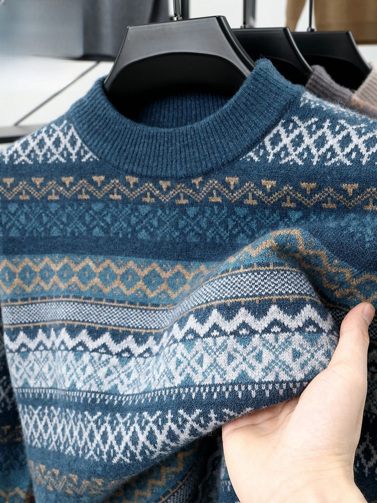 Thiened f High Collar Men's Sweater Pure Wool 00 Camere Warm Knitted irt Busin Casual Sle Winter Season
Thiened f High Collar Men's Sweater Pure Wool 00 Camere Warm Knitted irt Busin Casual Sle Winter Season