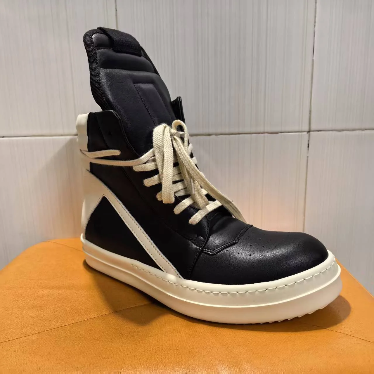 R-o Classic Orange Leather High Top Shoe Retro Men Boots Sneaker ZIP Women Casual Shoes Lace Up Sneakers Luxury Gray Ankle Boot
R-o Classic Orange Leather High Top Shoe Retro Men Boots Sneaker ZIP Women Casual Shoes Lace Up Sneakers Luxury Gray Ankle Boot