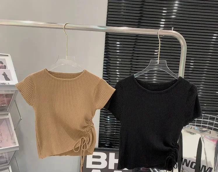 2023 Summer New Korean Fit Knit Top Women's Drawstring Irregular Short Design Short Sleeve T-shirt
2023 Summer New Korean Fit Knit Top Women's Drawstring Irregular Short Design Short Sleeve T-shirt